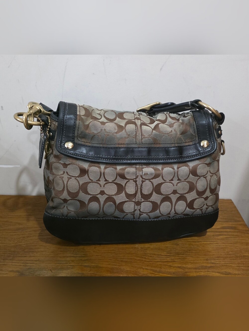 Authentic Pre-owned Coach Signature shoulder bag - Picture 9 of 13